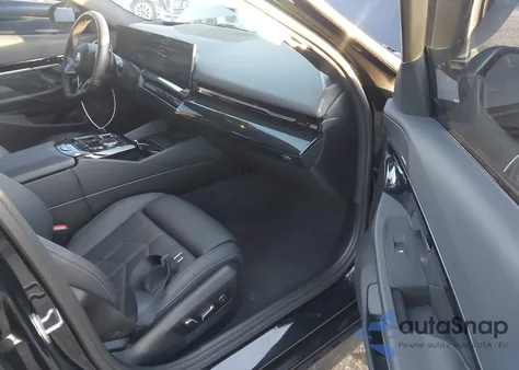 2024 BMW 530I z USA, uszkodzony, nr VIN WBA43FJ04RCR86068